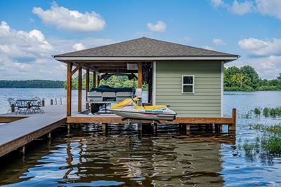 Large dock with room for boat tieup