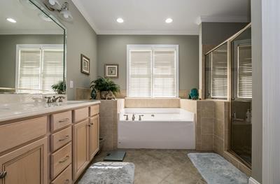 Large primary bath 1