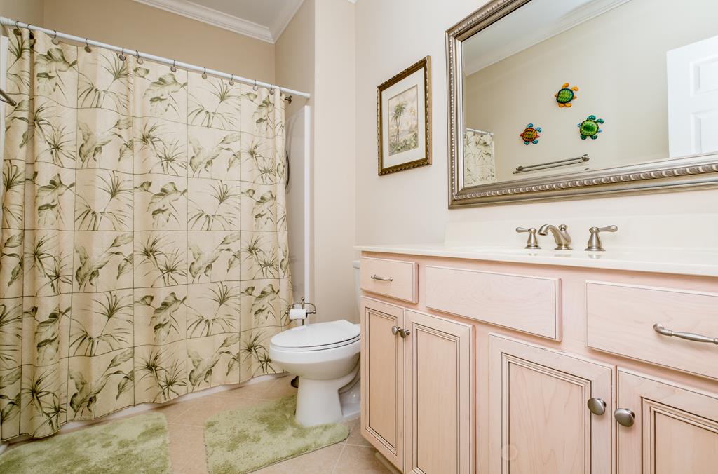 Full bathroom 3